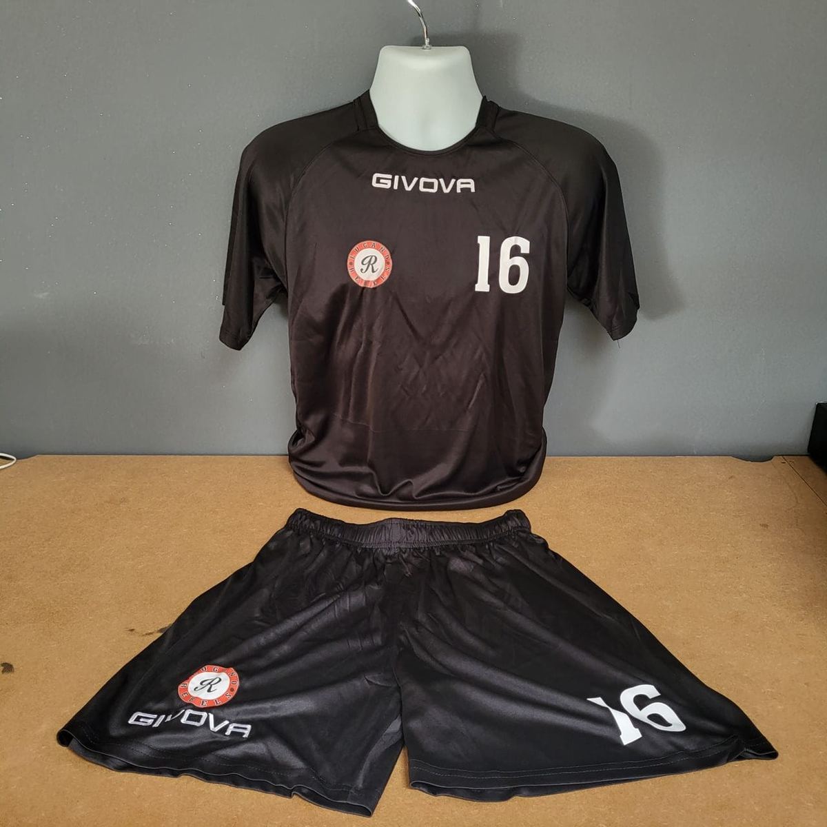 Abbigliamento Personalizzato per Squadre Sportive (foto 1)