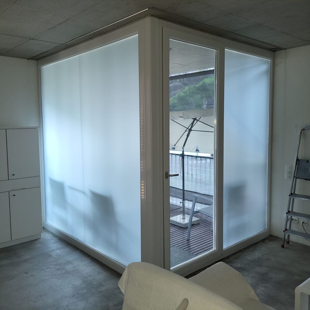 Pellicole privacy satinate: privacy senza perdere luce (foto 2)