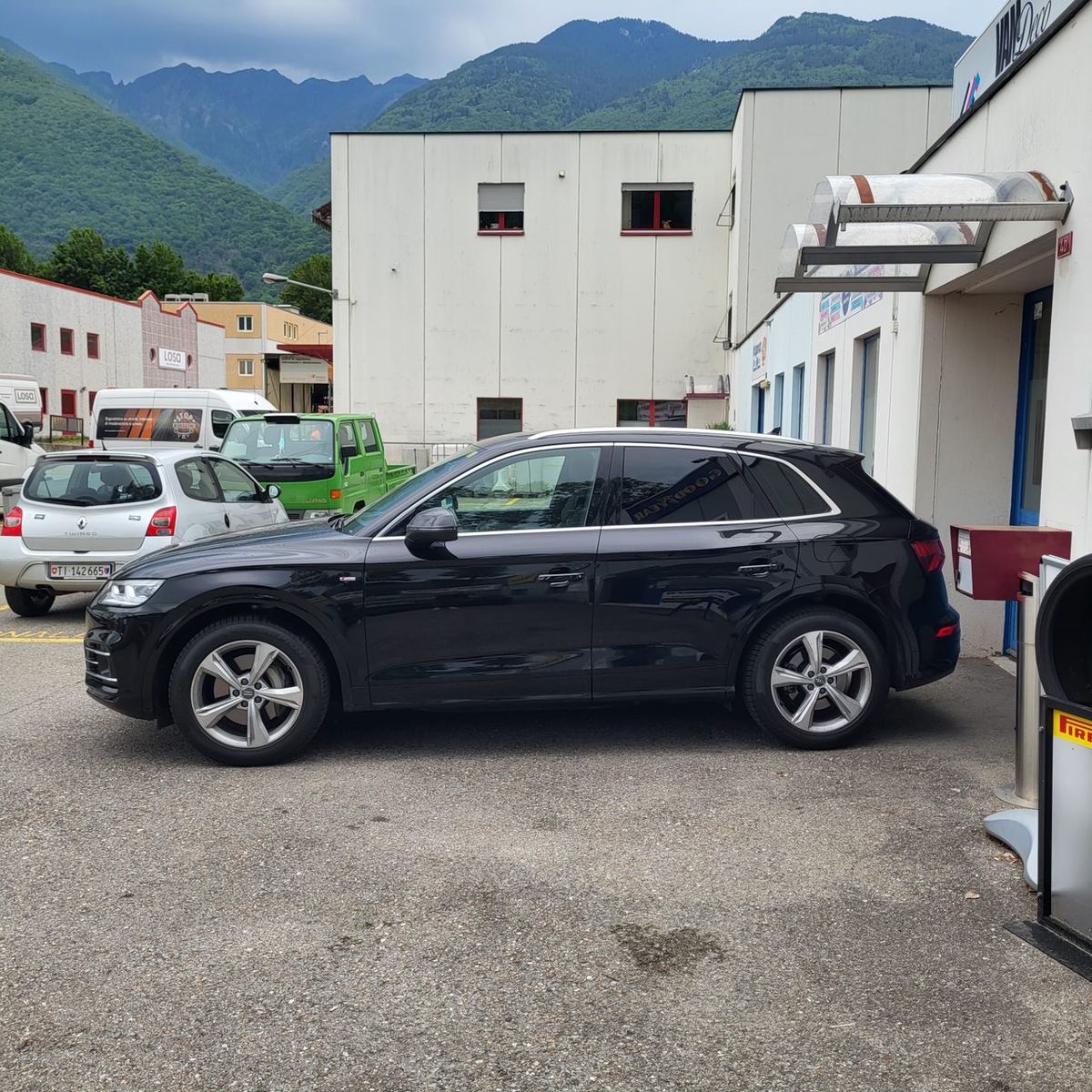 Lavoro di Oscuramento vetri auto in Ticino realizzato da VAM Deco in Ticino (foto 4)